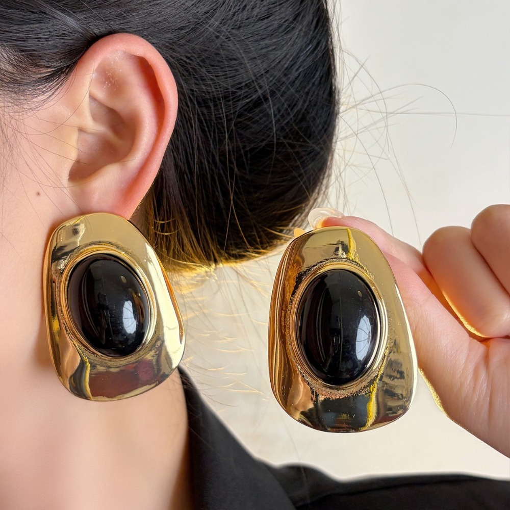 Vintage Fashion Photographers - Fashionable Retro Style Earrings Niche Irregular