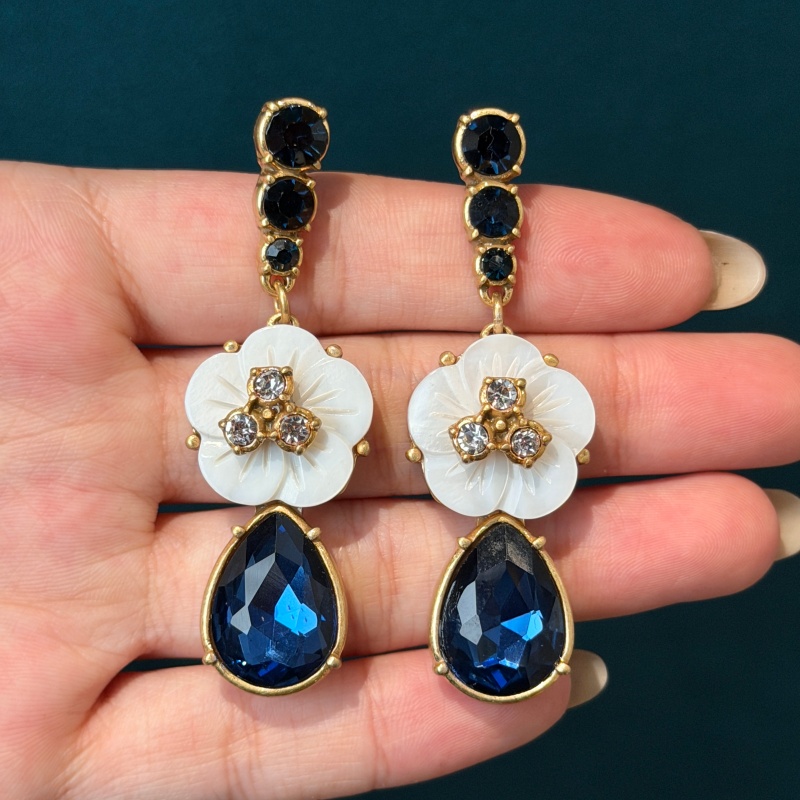 Vintage White Flower Crystal B - Vintage Fashion Jewelry Brands 评论和价格