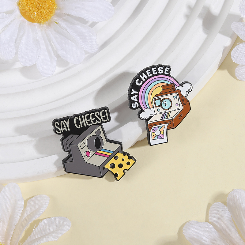 Say Cheese Camera Enamel Pins  - Vintage Fashion Photographers 评论和价格