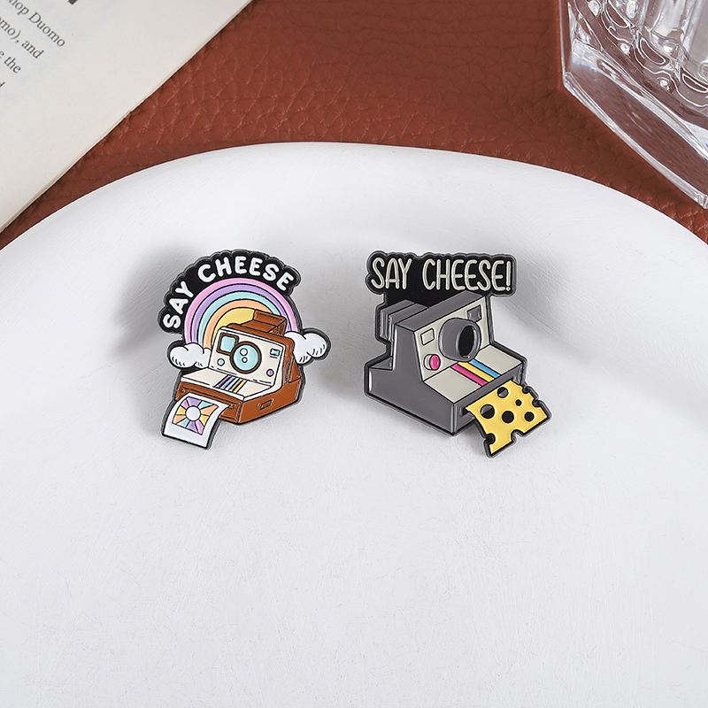 Say Cheese Camera Enamel Pins  - Vintage Fashion Photographers 评论和价格